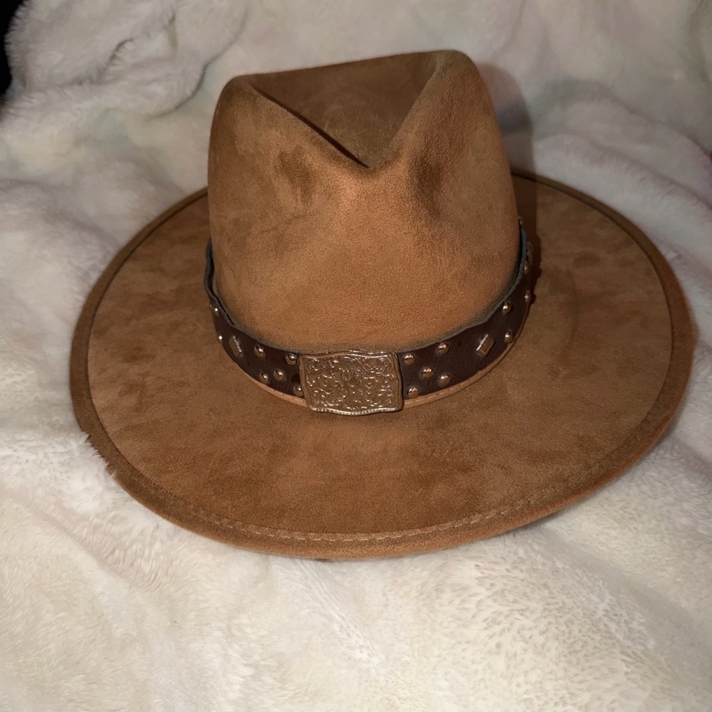 Light Brown Western Wear Hat! In Great Condition, Super Cute and Stylish!